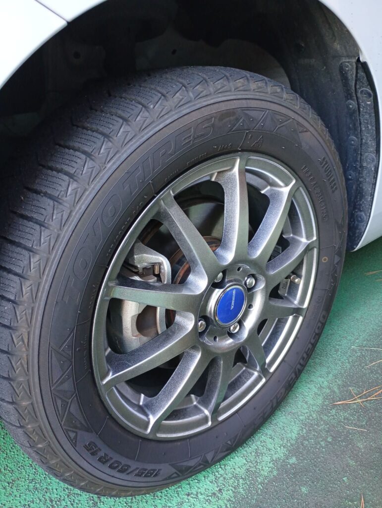 今季装着したスタッドレス。走りの感触が夏と違う